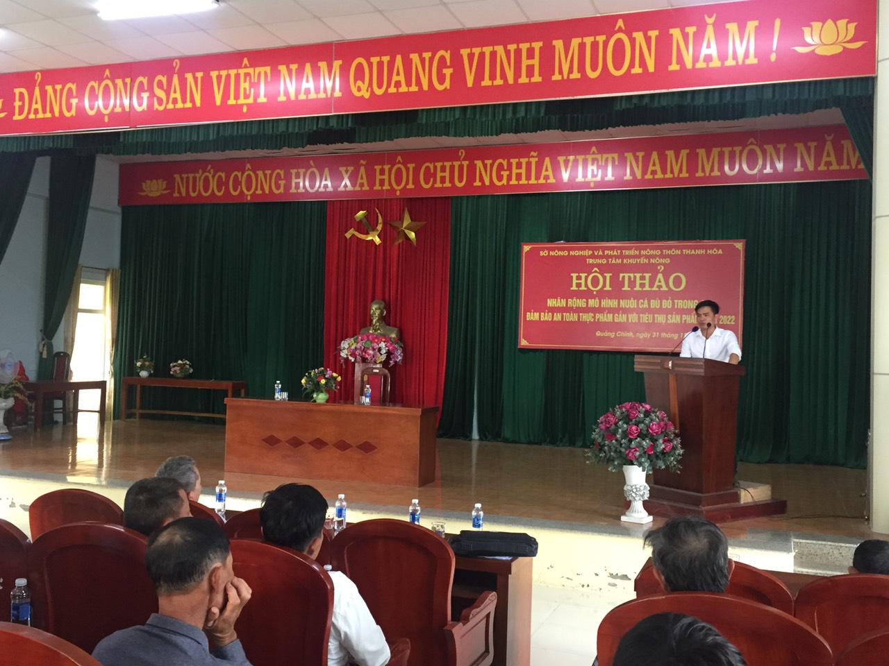 Ngày 31/10/2022 UBND xã Quảng Chính; TTHTCĐ tổ chức lớp tập huấn nuôi cá Đù Đỏ trong ao cho các hộ dân trong xã.
