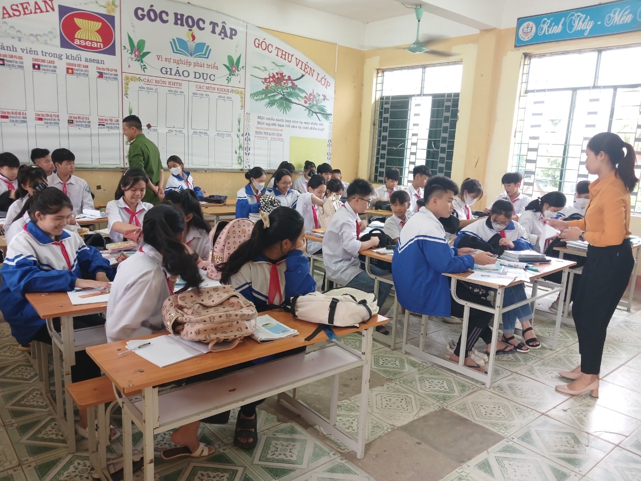 Công an xã Quảng Chính tăng cường ngăn chặn tình trạng học sinh, sinh viên sử dụng chất gây nghiện!